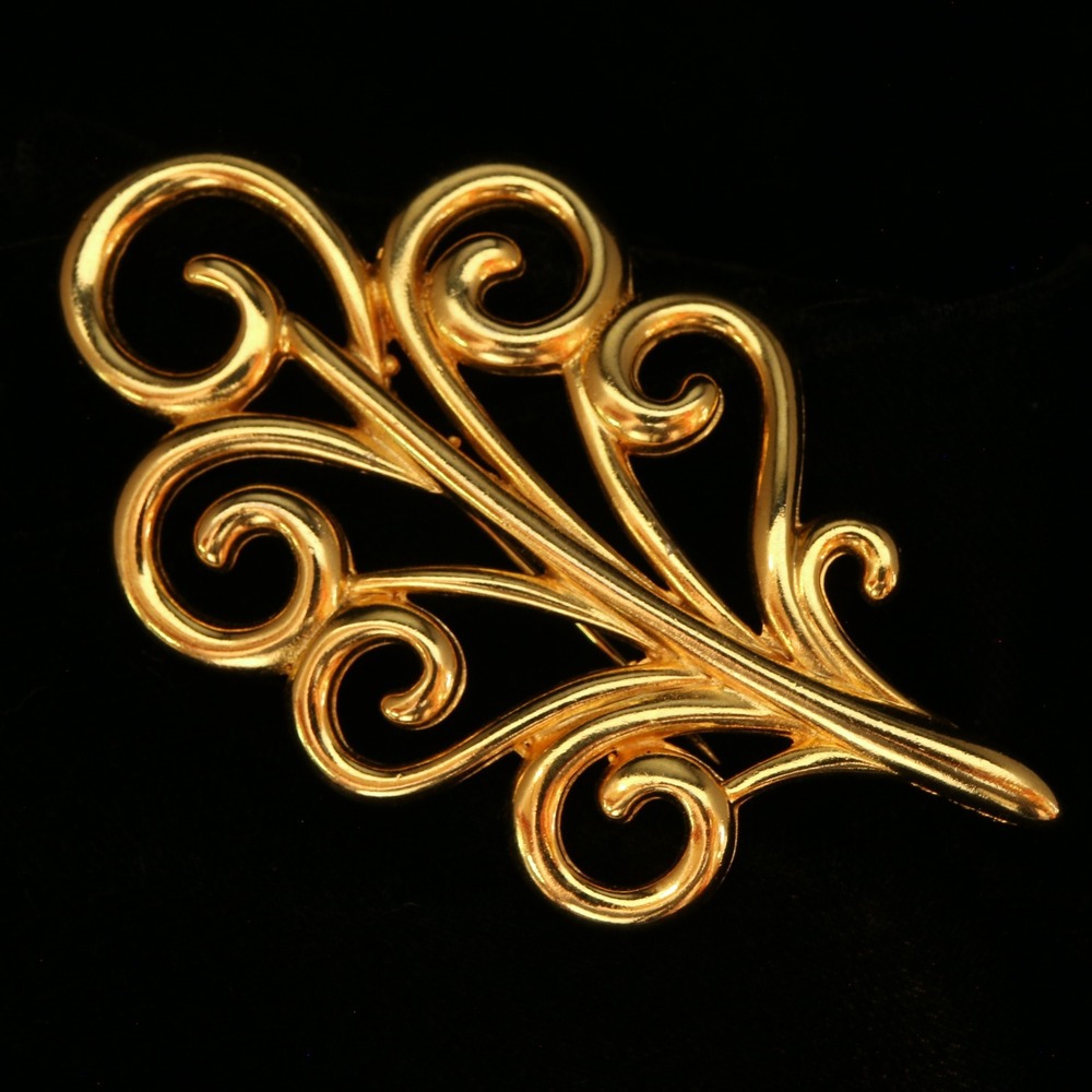 Monet Vintage Gold Tone Openwork Scroll Leaf Brooch Pin LB-WJ-28